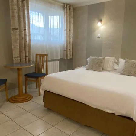 Hotel Contact - Les Bleuets & La Rivière-Saint-Sauveur