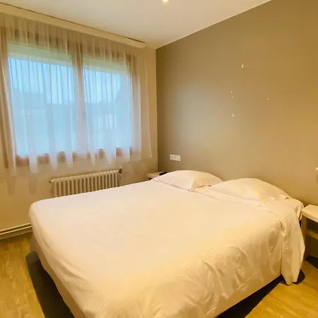Hotel Contact - Les Bleuets &