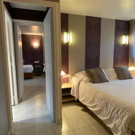 Hotel Contact - Les Bleuets & La Rivière-Saint-Sauveur