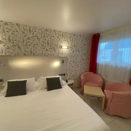 Hotel Contact - Les Bleuets & 3*