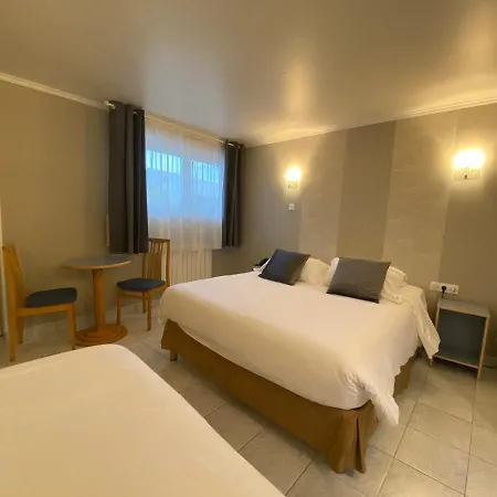 Hotel Contact - Les Bleuets & 3*