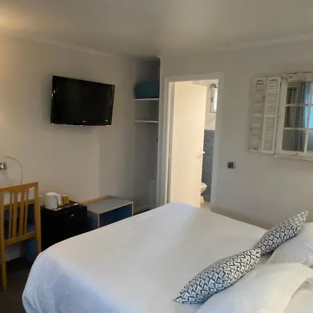 Hotel Contact - Les Bleuets La Rivière-Saint-Sauveur